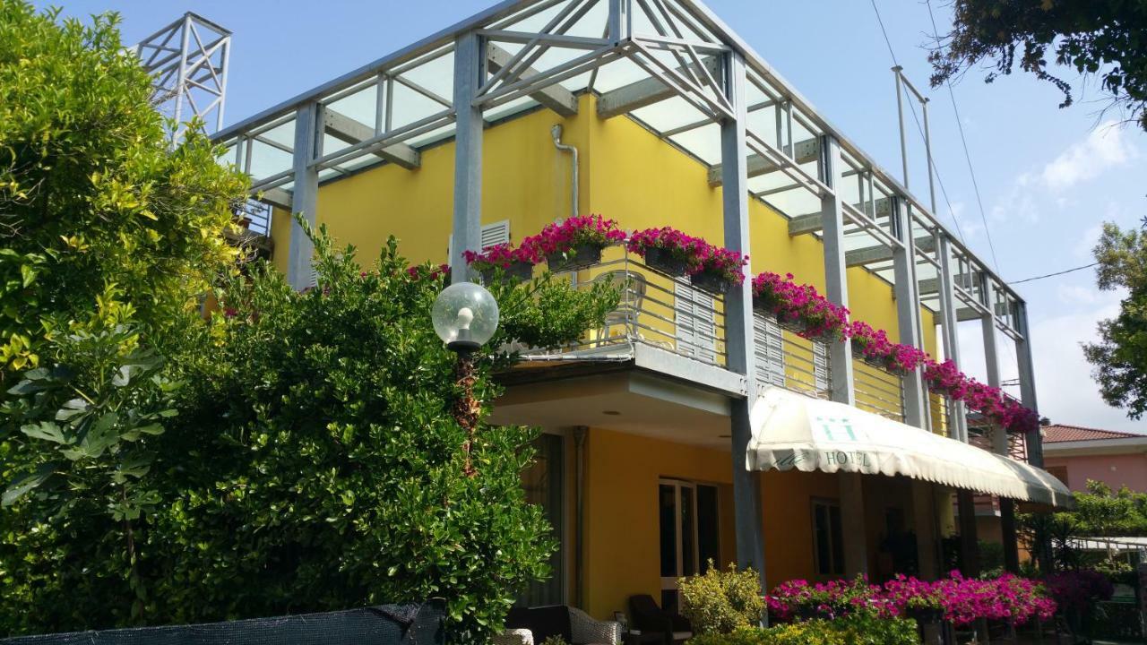 Hotel Illi Marina di Massa Exterior photo